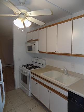 4th image of 201 Evergreen St APT 6-1B