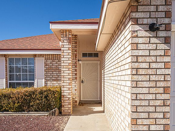 2nd image of 31 Buckbrush Pl
