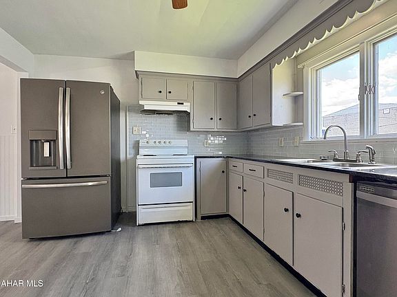 5th image of 115 Pearl St