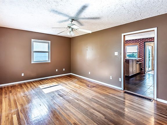 4th image of 4116 Helton Dr