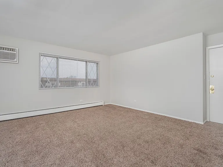 Hoffman Hills Apartments — Photo 35