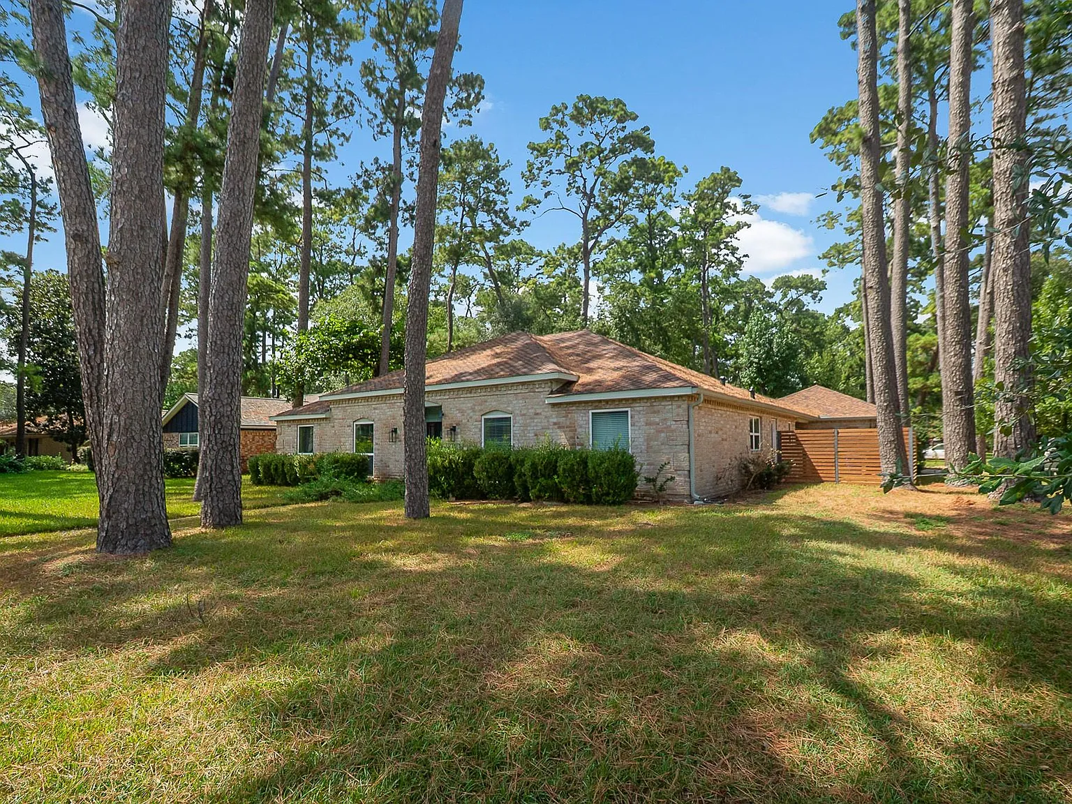 4 bed, 2.5 bath, 2310 sqft, $2,500 — Photo 4