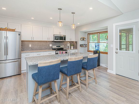 5th image of 1629 Hickory Nut Ln