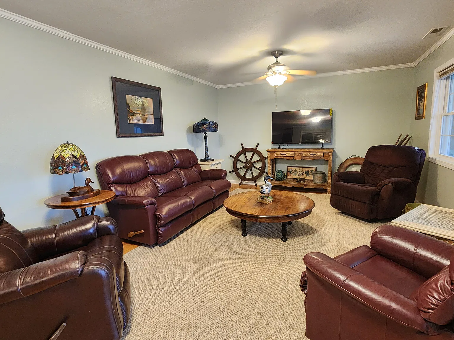 3 bed, 1900 sqft, $3,000 — Photo 1