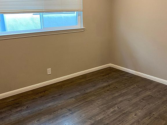 5th image of 148 Southwood Ctr #2