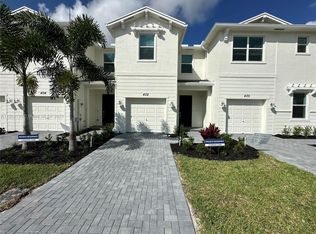 402 SE Crossoak Ln #402, Pt Saint Lucie, FL 34984