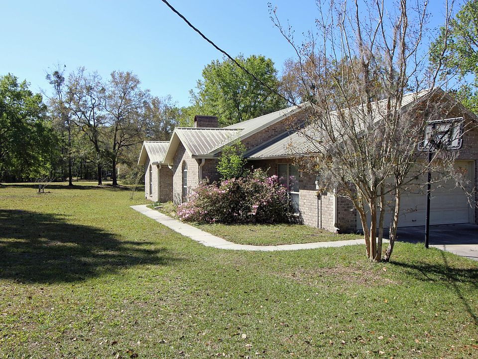 1st image of 810 SW Hammock Hill Cir