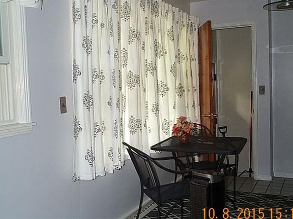 4th image of 8261 Woodbine Ave