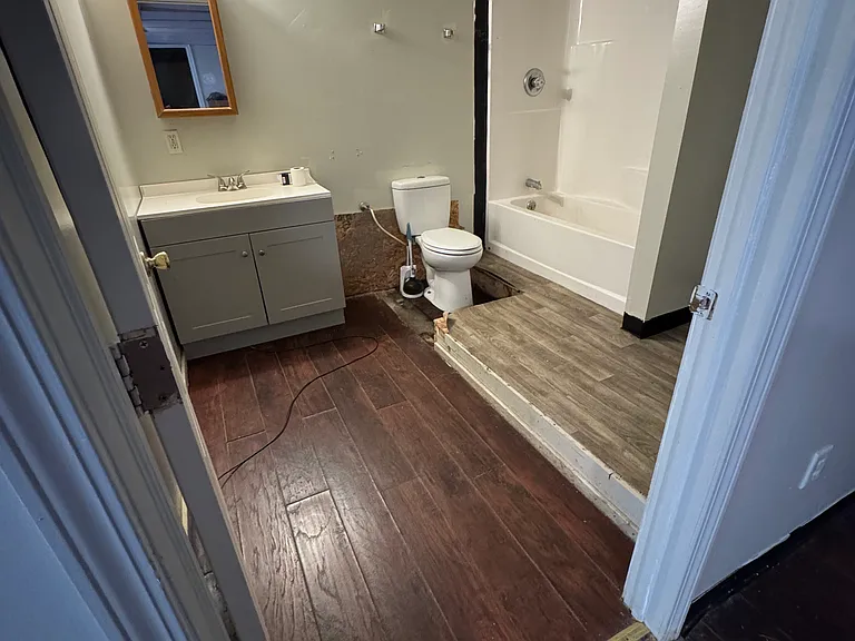 460 Broad St #B1 — Photo 5