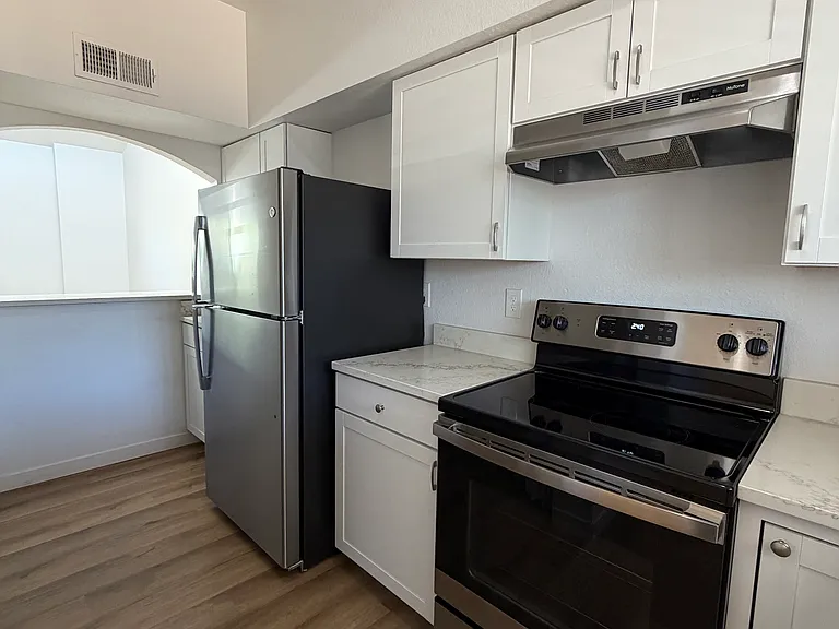 115 E King Rd — Photo 8