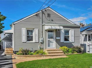 9 Rockaway Ave, Westbury, NY 11590