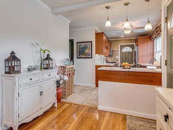 5th image of 7 Deepdale Dr