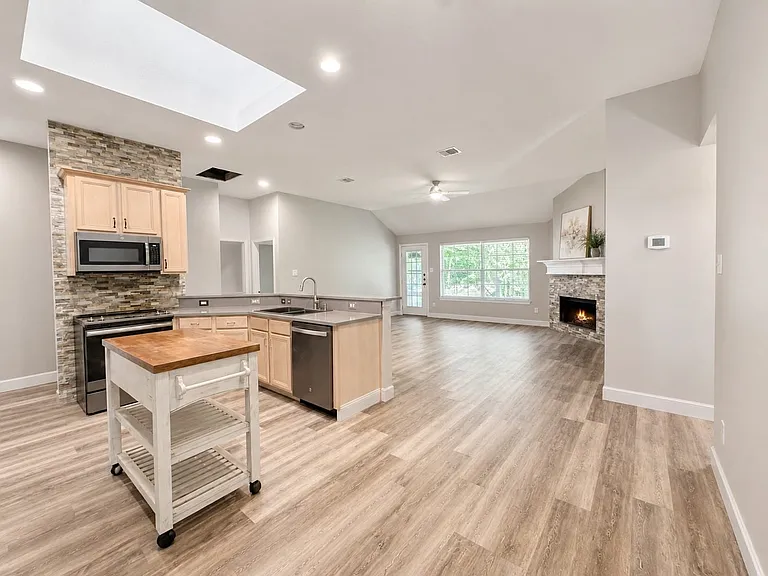 1612 Meadowview Dr — Photo 9