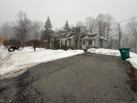 3rd image of 38 Highland Lakes Rd