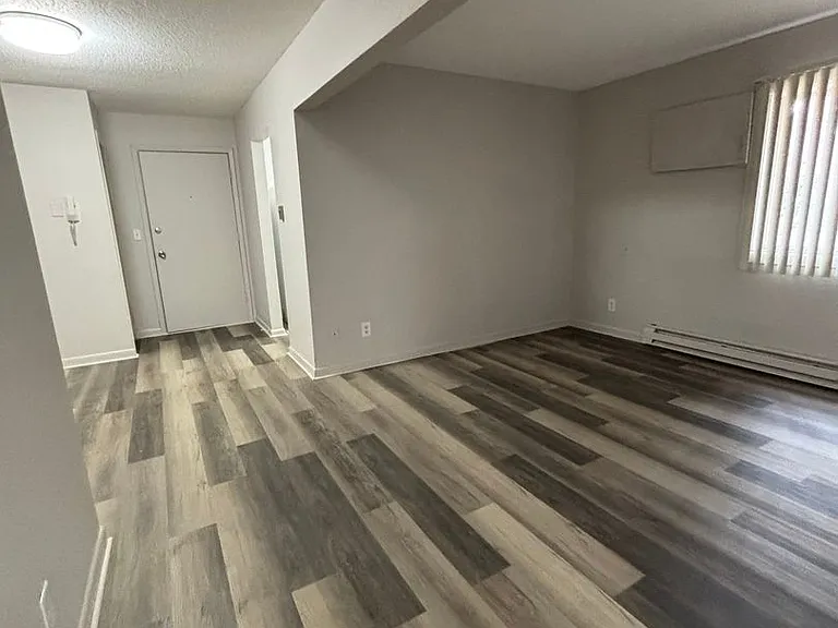 Cedar Crest Apartments — Photo 12