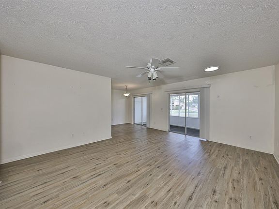 4th image of 431 Gloucester Blvd