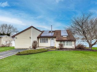 5 Thrasher Ave, Bellport, NY 11713
