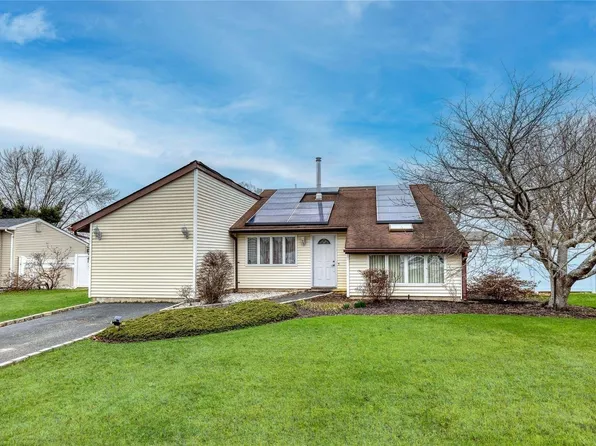 5 Thrasher Avenue, Bellport, NY 11713