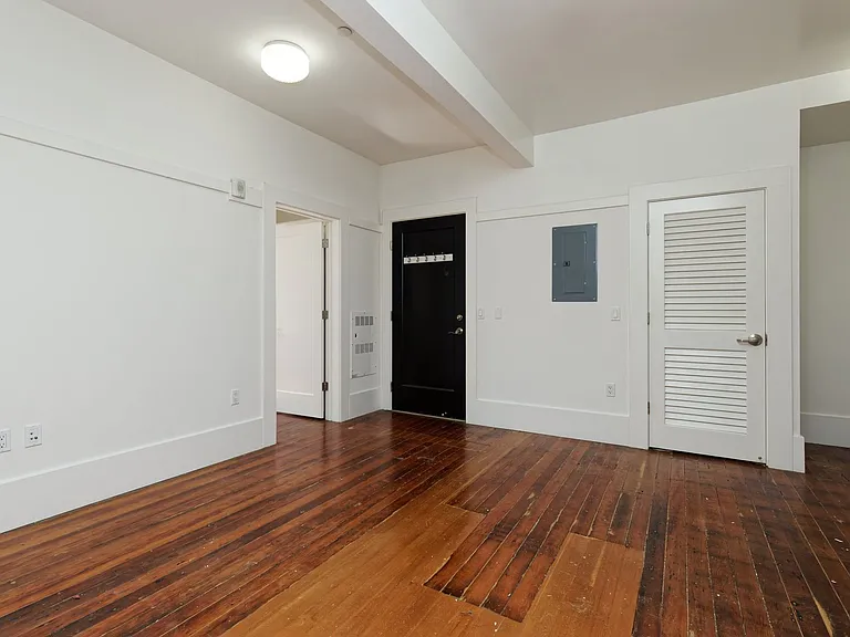 1605 Clay St — Photo 5