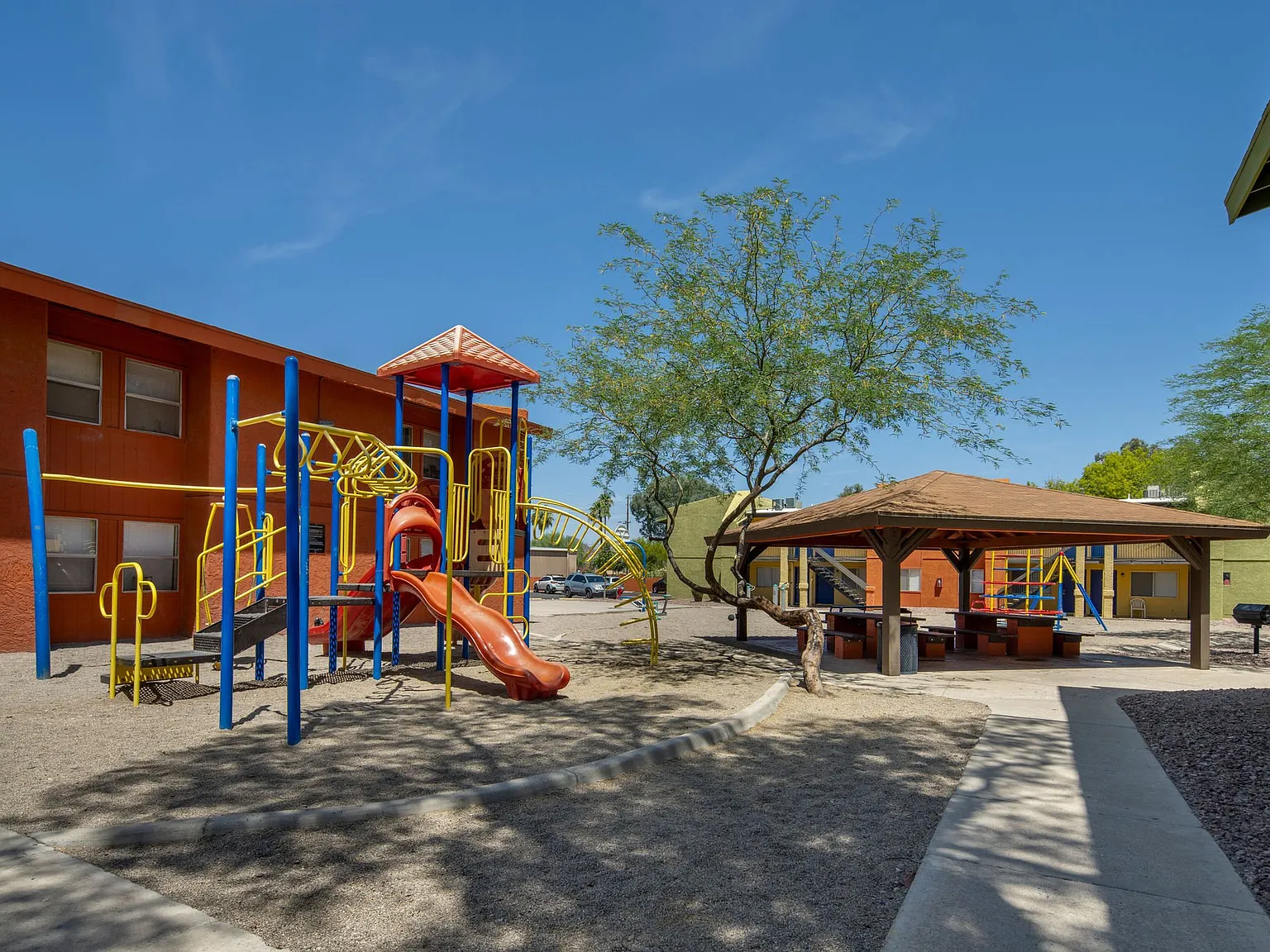 Mission Park Apartments — Photo 4