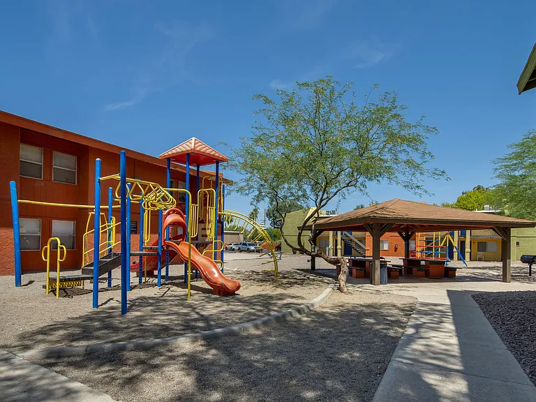 Mission Park Apartments — Photo 4