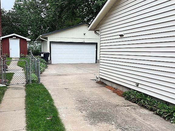 4th image of 5501 Hills Dale Dr