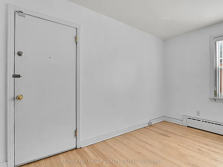 55 Ivy Cres #2 — Photo 4