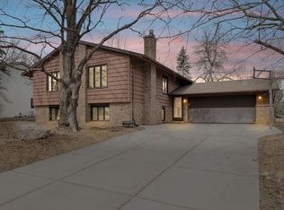 612 E 131st St, Burnsville, MN 55337