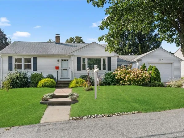 61 Gardiner Ave, East Providence, RI 02914