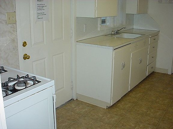 2nd image of 1220/1220 1/2 E Pine St