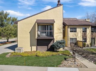 917 Hampton Ridge Dr, Akron, OH 44313