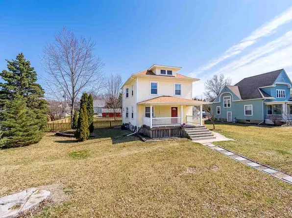 814 S Iowa Ave, Washington, IA 52353