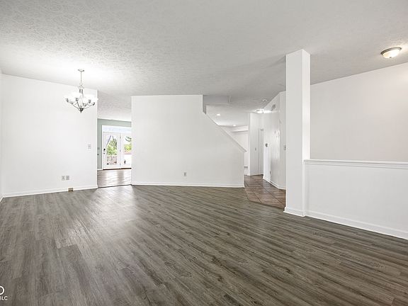 4th image of 2206 Rosswood Blvd