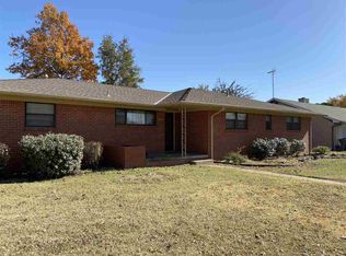 1118 N Prouty Ave, Watonga, OK 73772