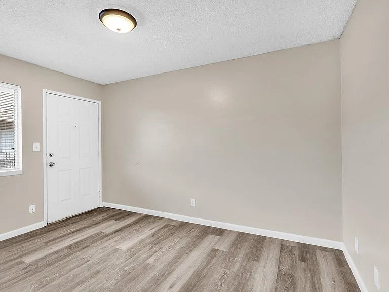 Ethan Apartments — Photo 21