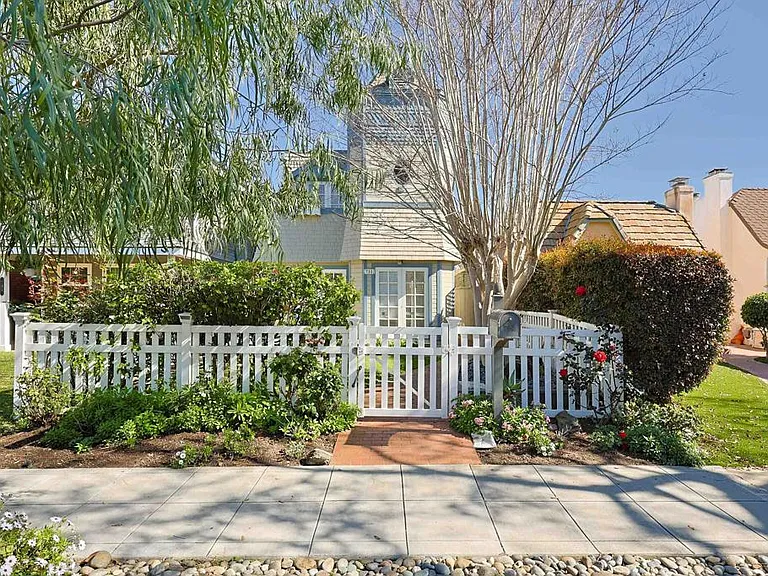 733 H Ave — Photo 3
