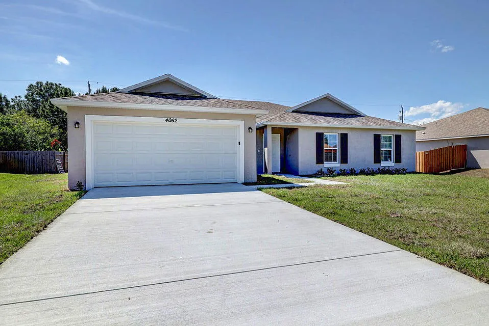 4 bed, 2.0 bath, 1915 sqft, $2,600 — Photo 2