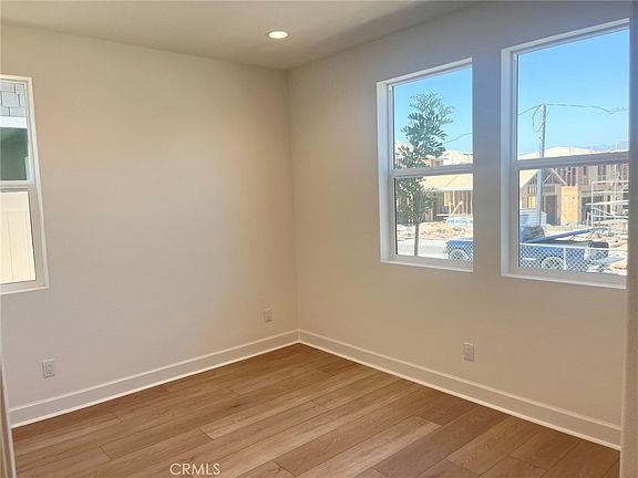 5th image of 497 Tracy Pl