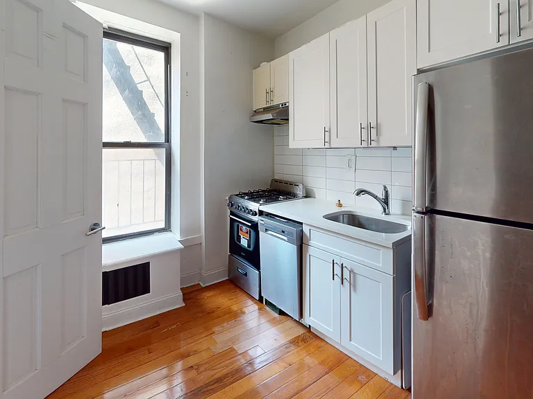 1427 York Ave #E — Photo 2