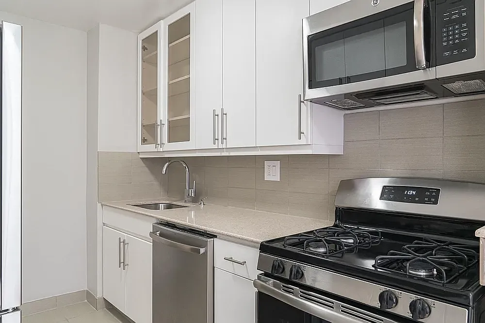 510 2nd Avenue — Photo 2