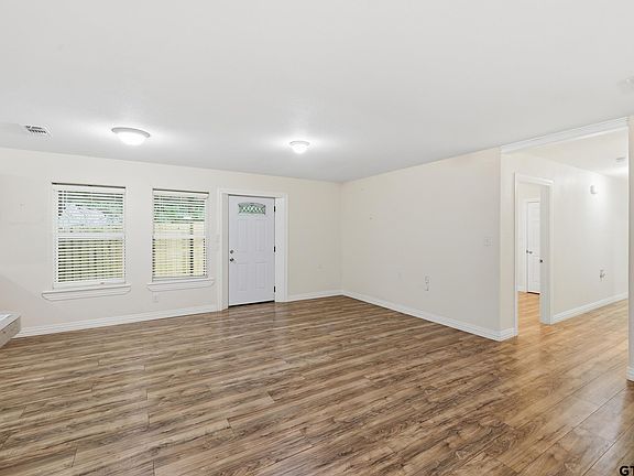 5th image of 172 Park Dr