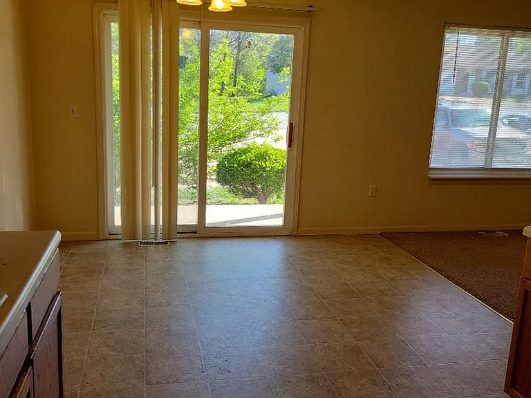 631 Scottsvale Dr — Photo 5