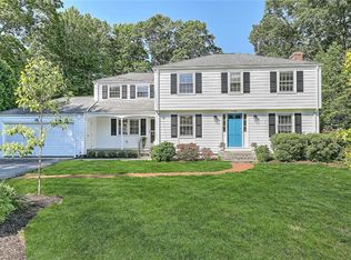 1 Briarwood Dr, Barrington, RI 02806