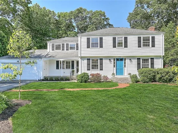 1 Briarwood Dr, Barrington, RI 02806