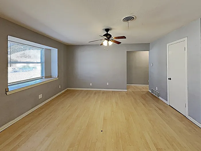 4731 Bedford Dr — Photo 4