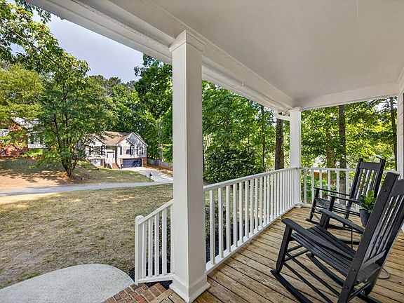 4th image of 210 Stockmoor Rd