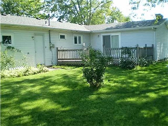 5th image of 2268 Royal Oak Ave