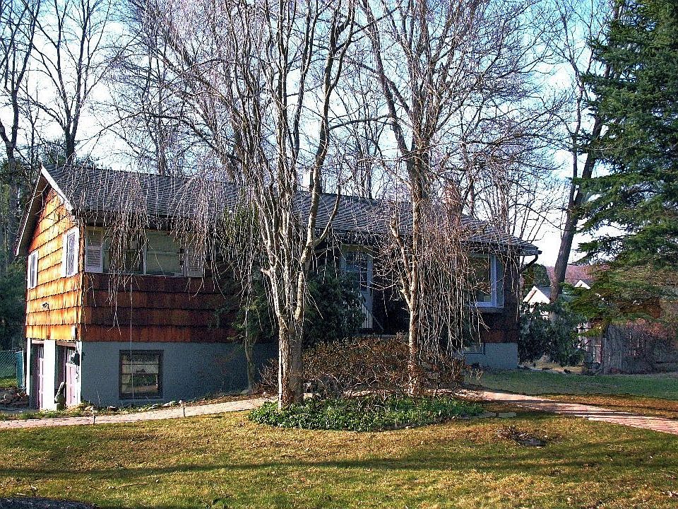 5 Brown Drive at Lake Lakeawanna Byram Twp.