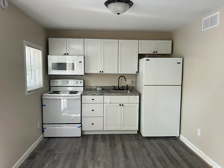 110 W Willow Dr #F — Photo 1