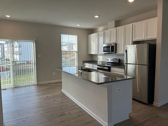 63 Stratton Dr — Photo 3